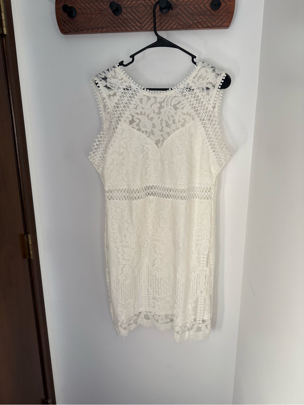 Elegant White Lace Sleeveless Dress